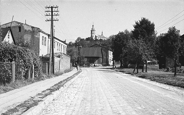 Rok 1953. Widok na kościół z ul. Florowskiej